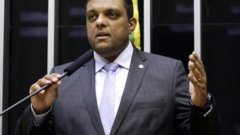Parlamentar rasga o verbo sobre Maia: “As pessoas viram o mal que ele fez ao Brasil”