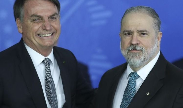 PGR atende pedido do PCdoB e abre apuração contra Bolsonaro