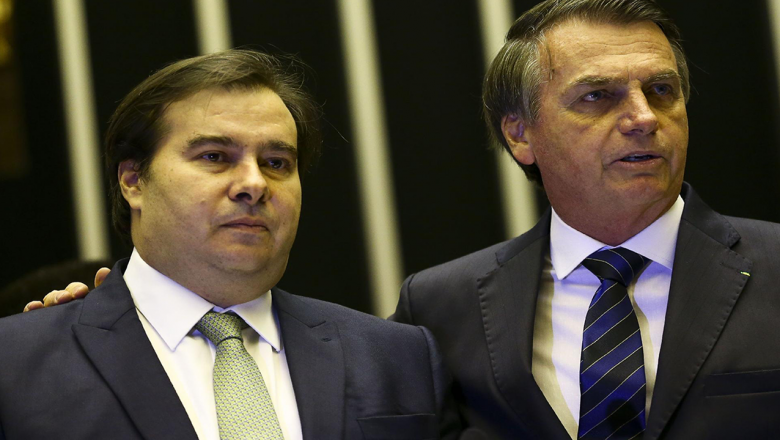 Rodrigo Maia desiste de dar prosseguimento aos pedidos de impeachment contra Bolsonaro