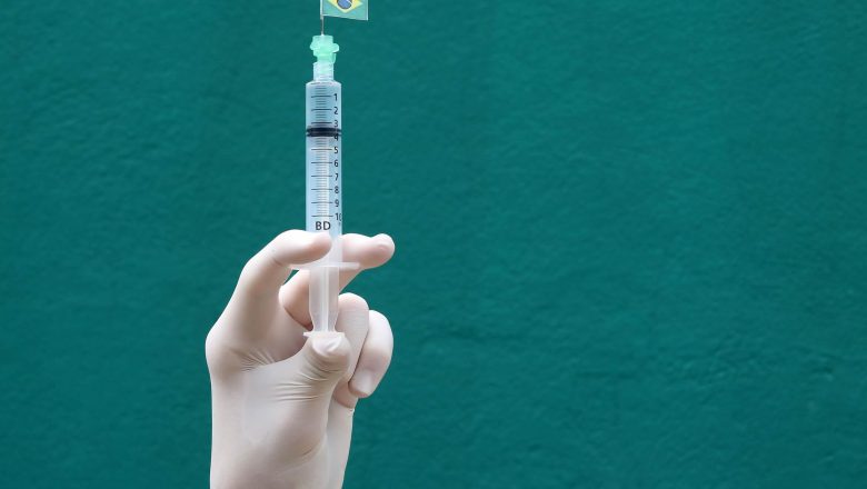 Anvisa pede mais dados para testes de vacina financiada pelo governo federal