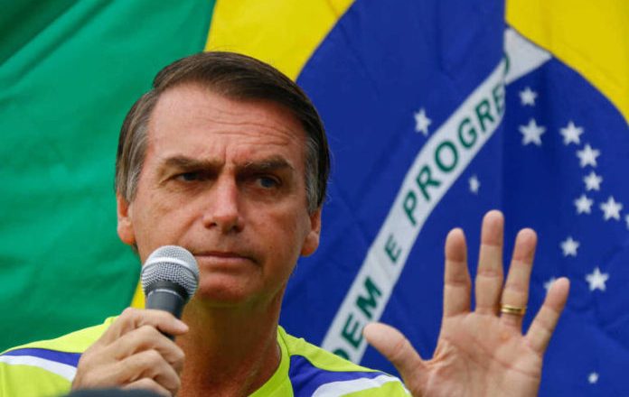 “Atividade essencial é toda aquela necessária para um chefe de família levar o pão para dentro de casa” — diz Bolsonaro