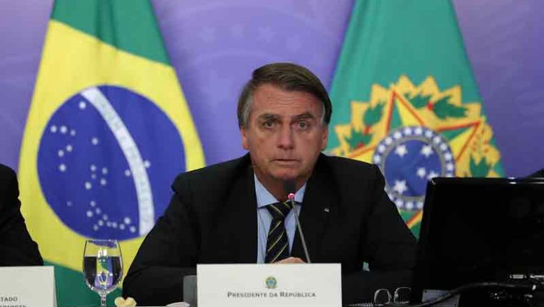 Bolsonaro entra com ação no STF contra ‘abusos’ de governadores