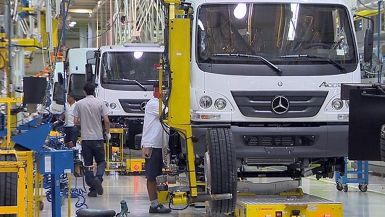 Efeito pandemia: Mercedes-Benz suspende produção no Brasil