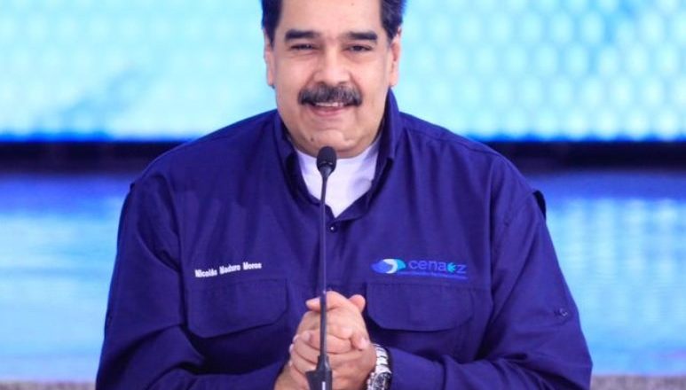 Em dificuldade, Maduro volta a cobrar por serviços públicos