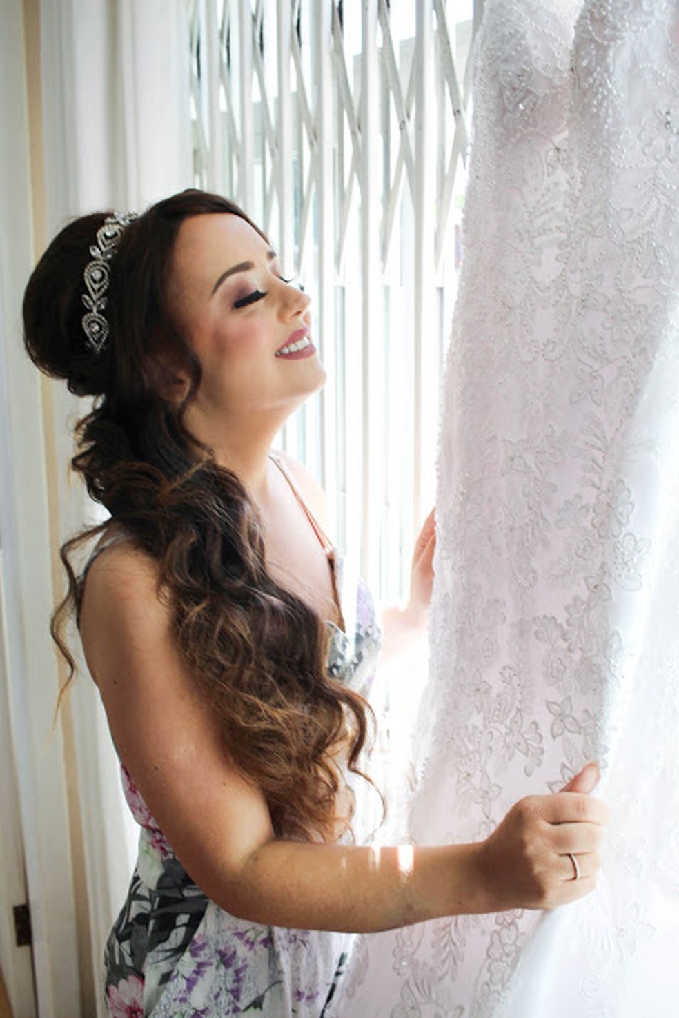 Adarlele de Lara com o vestido de noiva — Foto: Arquivo pessoal