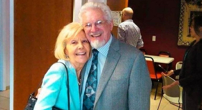 Juntos há 66 anos, casal morre de covid com 15 minutos de diferença nos EUA