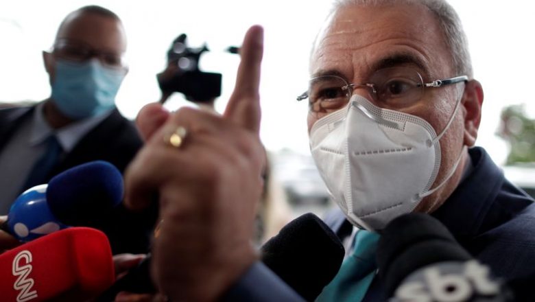 Vídeo: Novo Ministro da Saúde dá invertida em jornalistas: “Vocês estão todos aglomerados”