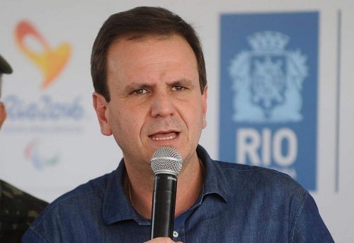 Paes diz que Rio negocia compra de 8 milhões de doses da Sputnik V