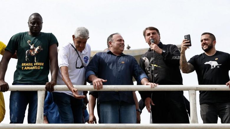 Exército isenta Pazuello de punição por participação em ato com Bolsonaro