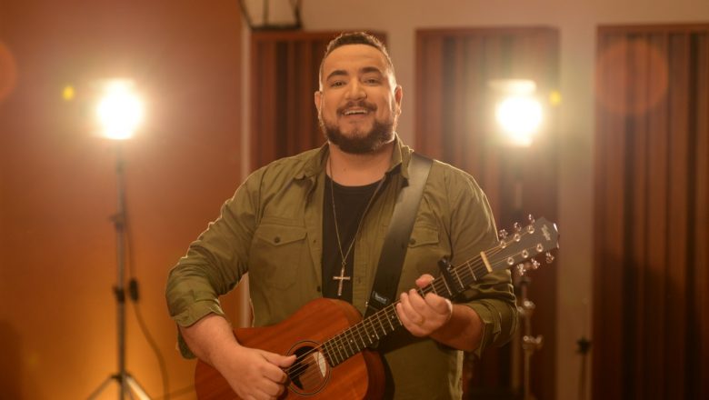 Juan Raposo canta sobre quem é Jesus no single “Só Há um Nome”