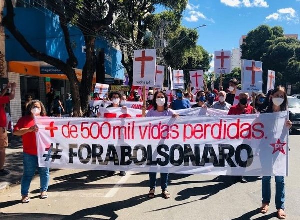 Atos contra Bolsonaro acontecem pelo Brasil e mobilizam oposição nas redes