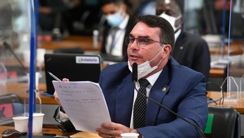 Flávio Bolsonaro será suplente do senador Luiz Carlos Heinze na CPI da Covid