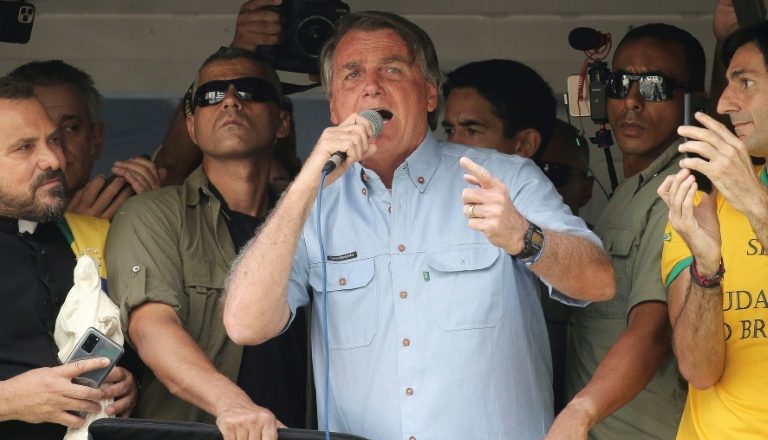 Crises, desmatamento e negacionismo: as marcas do governo Bolsonaro
