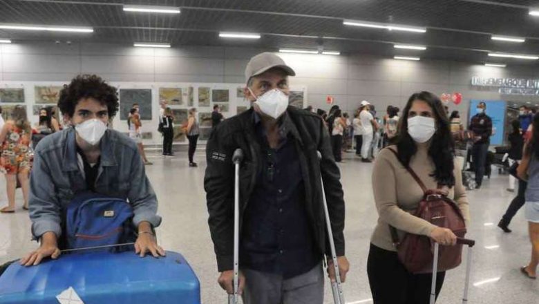 Apesar de decisão, viajantes em Confins não têm passaporte vacinal cobrado – Estado de Minas