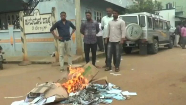 Radicais hindus queimam caixas com exemplares dos Evangelhos