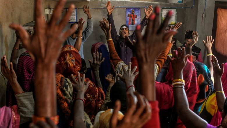 Turba de 200 extremistas hindus invade igreja doméstica e espanca pastor