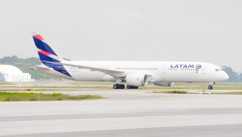 Latam cancela 111 voos após alta de casos de Covid-19 e influenza – G1