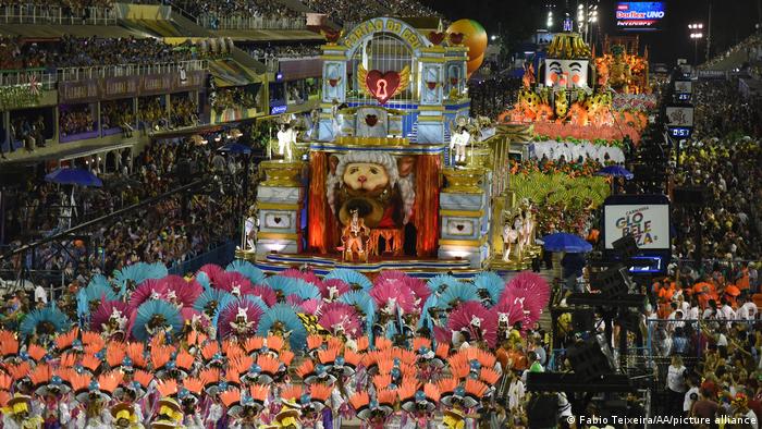 Rio e São Paulo adiam desfiles de Carnaval para abril