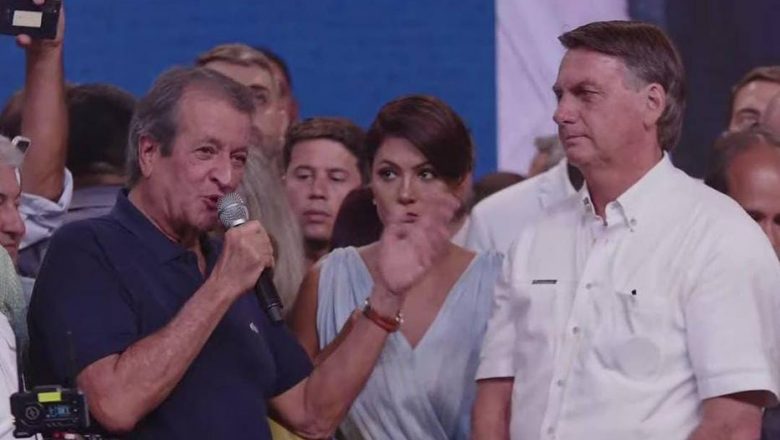 Bolsonaro diz ter ‘exército’ de apoiadores e que às vezes ‘embrulha estômago’ cumprir Constituição – Política Estadão