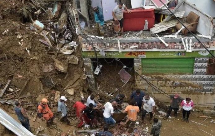 Comerciantes de Petrópolis tentam se recuperar do segundo temporal em 35 dias