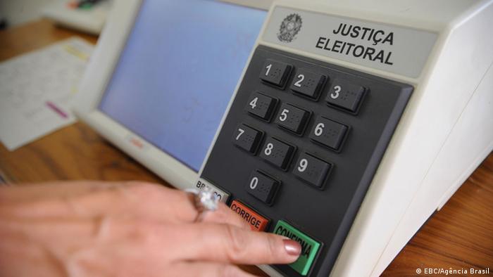 Cresce parcela dos brasileiros que confia na urna eletrônica